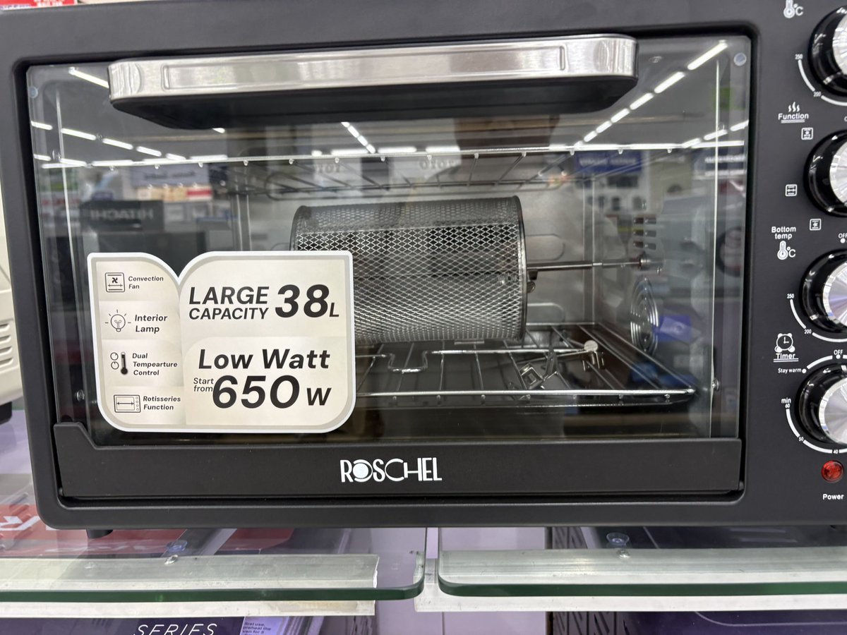 ba_chi20102D41's tweet photo. 先週の炊飯器に続いて今日はオーブントースターを買いに再びの家電量販店。みんな大きめの商品ばかりでよく見ると鳥の丸焼きできるぐるぐる装置が標準装備🐥🌀 そういえば郊外の家庭は庭先に🐔飼ってるから○して食べるの普通なんだろうな.... https://t.co/URC2C1AF7X