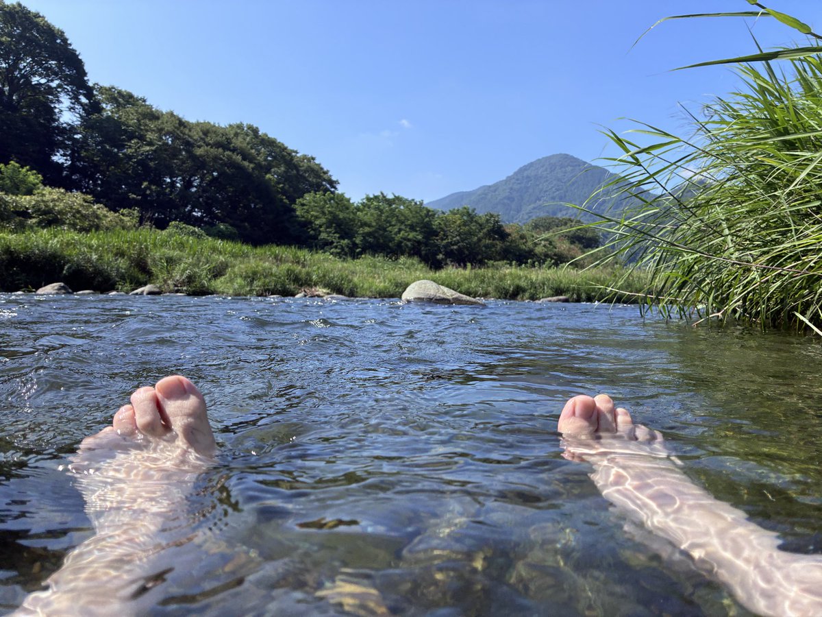 30000mmyd's tweet photo. 朝一の短時間で20分ヒルクライムして、暑くなった体に冷たい湧き水をかけて、飲んでから、川ドボンという真夏を満喫するライドをして最高だった。
午後は家族とのんびりして、素晴らしい土曜日になった。
これ、夏の毎週の恒例にしようかな。 https://t.co/dfhMCOmqLa