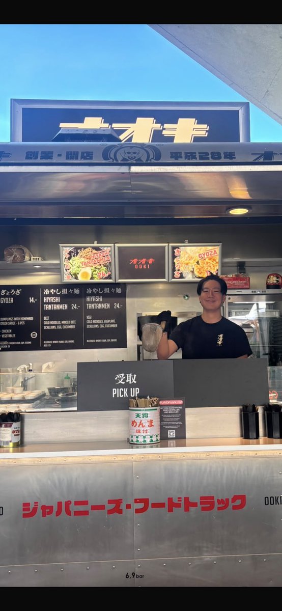 drtokizo's tweet photo. ずっと夢見てた屋台での仕事！スイスで叶った！ちょー楽しかった！！！ https://t.co/pr0KIGeBqe