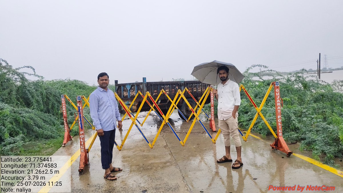 patangsmandal's tweet photo. આજે ગામ-નલિયા, તા. સાંતલપુર (જિ. પાટણ) ખાતે ભારે વરસાદને પગલે ખેડૂત ભાઈઓની ખેતરોમાં રૂબરૂ મુલાકાત ગ્રામસેવક દ્વારા લીધી.
પાકની પરિસ્થિતિ અને નુકસાનીનું સ્થળ પર નિરીક્ષણ કરી, ખેડૂતોને યોગ્ય માર્ગદર્શન અને દિશા-નિર્દેશ આપ્યા.#SpotFarmer #GramSevak @Guj_Gramsevak @DDO_PATAN https://t.co/vA8NA4SGAA