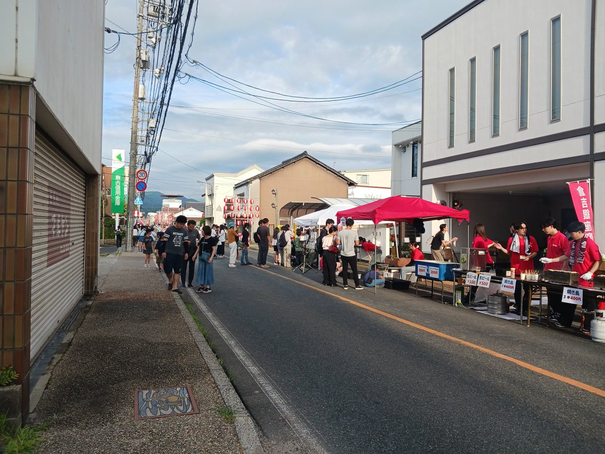 Alichonsan1212's tweet photo. 先週土曜夜市があったらしく、行けてなかったので、今日は屋台を利用して食べて帰ります。 https://t.co/aVAILL5qrq
