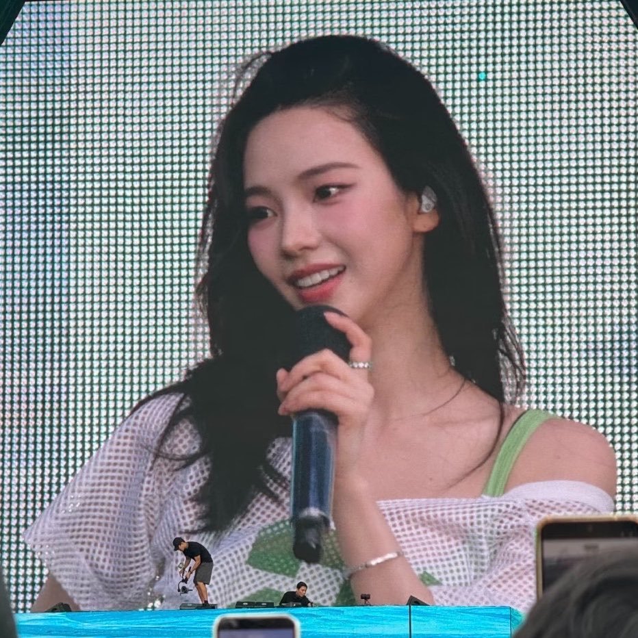 OnlyYoloKarina's tweet photo. SO PRETTY

KARINA WATERBOMB SEOUL
#KARINAxWATERBOMB2026 https://t.co/tNwacc8aPp