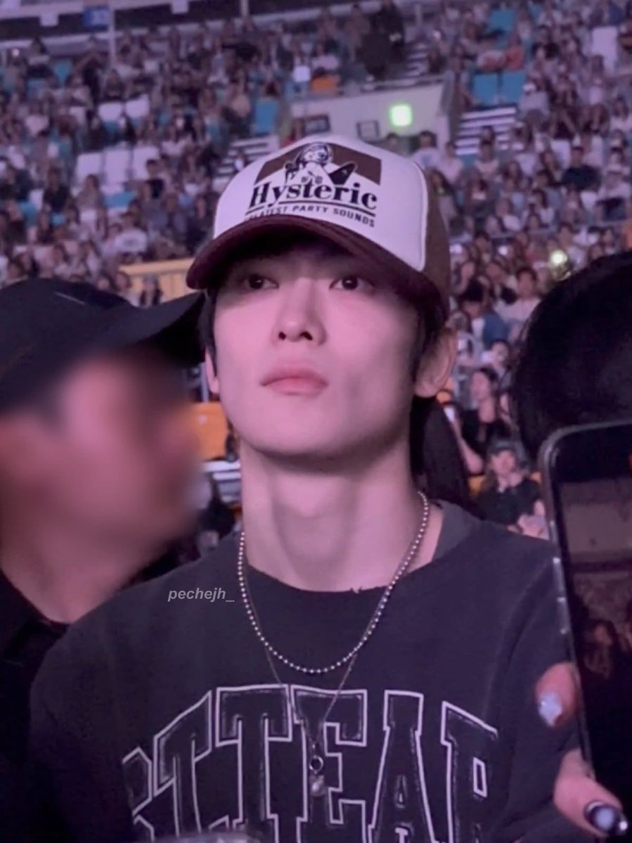 youxcoolkids's tweet photo. ไอ้เจย์เป็นไร ทำไมหน้าตึงจังวะ 

ก่อนออกจากบ้านบอกกูแค่ใส่เสื้อกล้าม แต่ไม่ได้บอกว่าถักแบบนี้ https://t.co/22VDCCO9ss