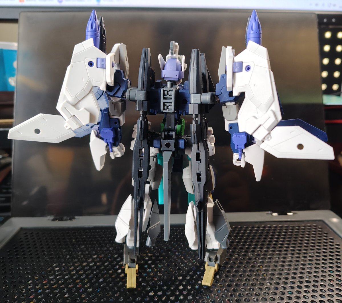 rajialu's tweet photo. 空戦型の本体的な機体、大体完成〜(/･ω･)/
差し替え無しで変形可能です(　･ิω･ิ)
あとはキャノンの穴埋めだけかな🤔
ゴールが見えてきたぞ〜
#30MM https://t.co/7nHEFeyDm3