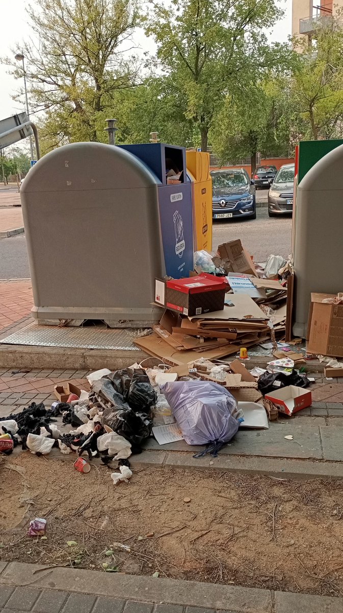 MenendezMayte's tweet photo. Me avergüenzo de vivir en Alcorcón @AytoAlcorcon @EsmasAlcorcon https://t.co/W8nWBf7qGI