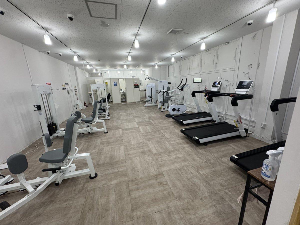 treadmill_trail's tweet photo. オンタケから1週間

チョコザップ始めました
必要充分な設備
これで1600円は安い(株主優待)

あの永遠続くウォンタケ林道をもっと速く走れるように

今日のトレミ 60分15%時速7km
室内はエアコン効いて涼しいが滝汗

風船飛んで41歳
誕生日はタルトデトルタと80/20ランニング
わいのランニングは90/10 https://t.co/62RA92xFAB
