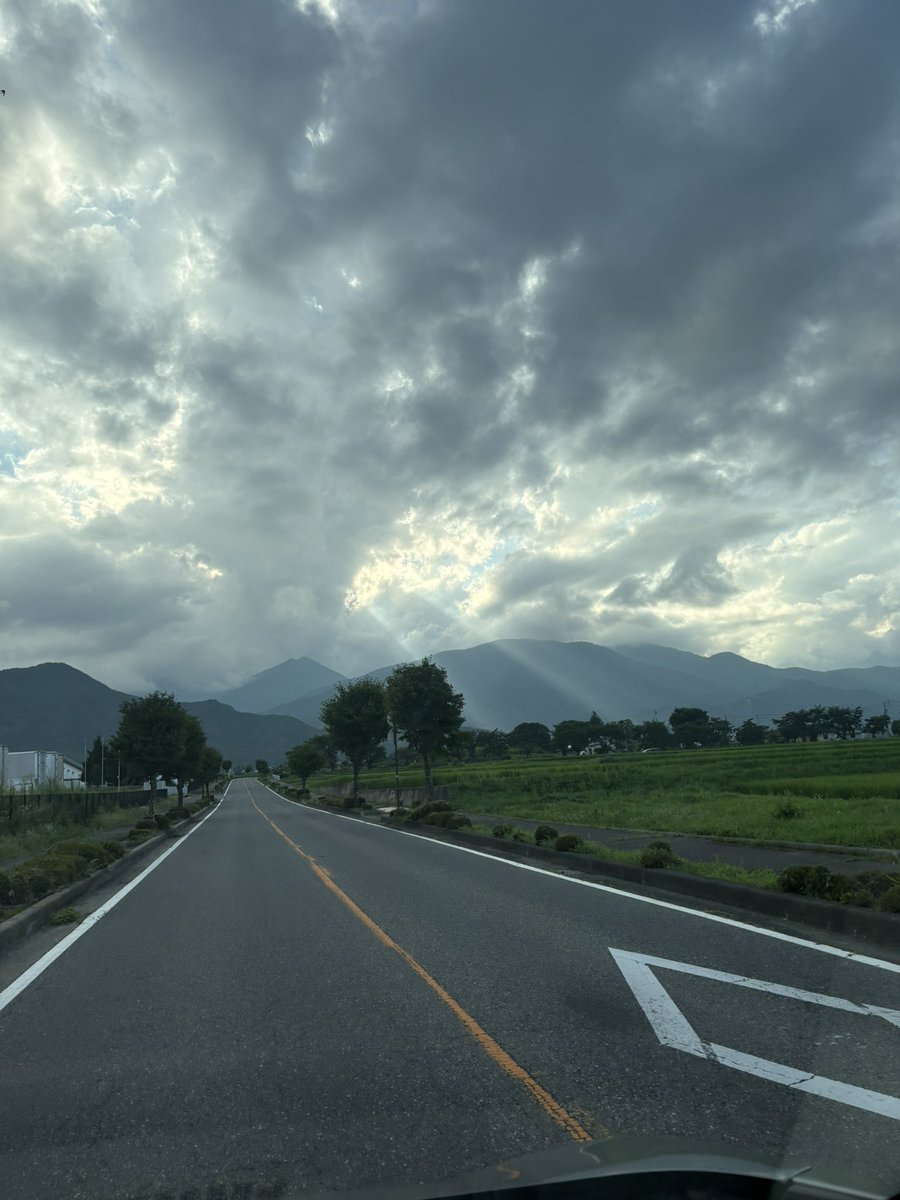 udonsobakome's tweet photo. 安曇野の空になら
アブダクションされてもいい https://t.co/PGzowXU0Nr