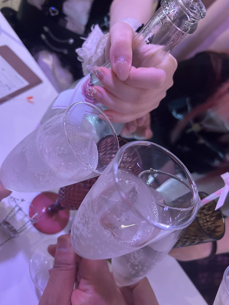 hassi____mero's tweet photo. #店の金でシャンパン🍾 https://t.co/OFb7xLxC8n