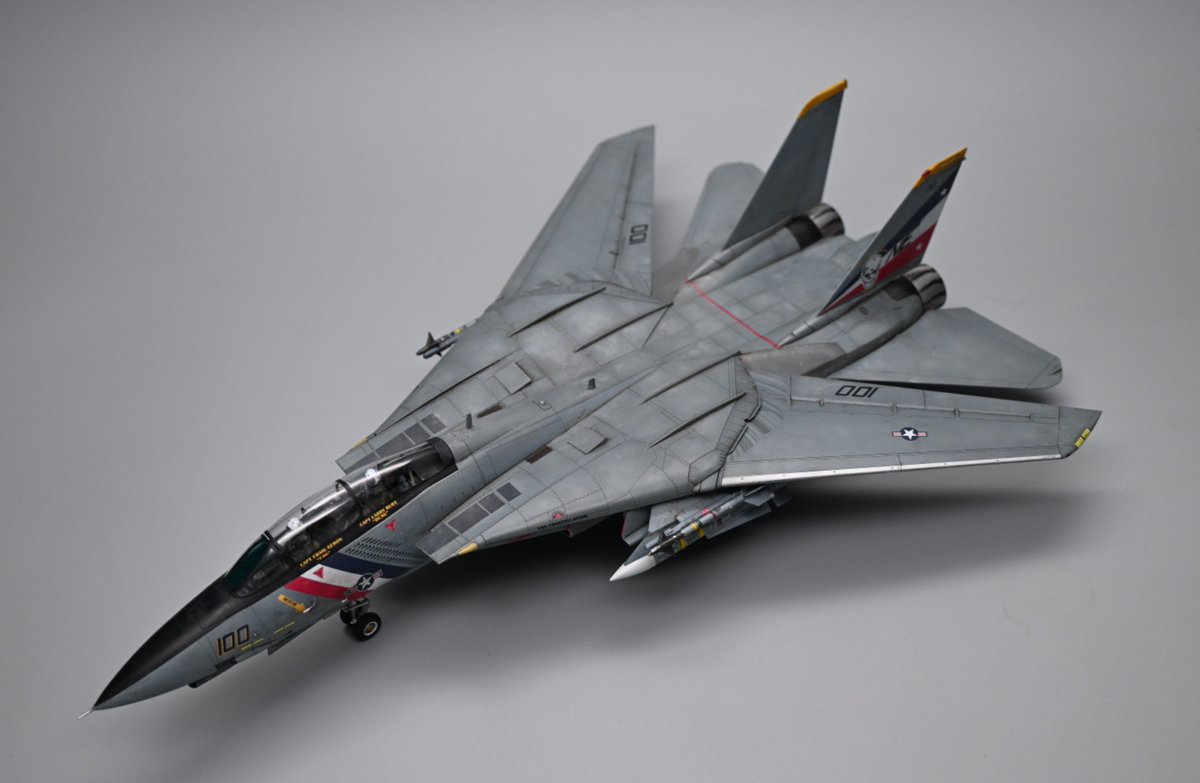 bIFKf4Gf9xJyDG1's tweet photo. #TAMIYA
#TOMCAT
タミヤ 1/72
F-14D トムキャット
バウンティハンターズ完成✨️
前回よりも更にウェザリングを入れて濃淡に差をつけました
パイロットも塗って座らせました
キャノピーは接着するか迷うところ
タミヤは接着しなければ開閉を自由に選べるから良いよね♪ https://t.co/Hhl79HqHoz