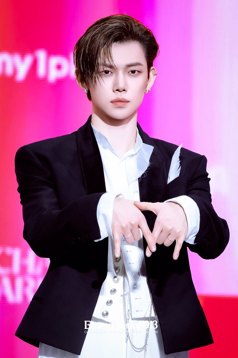 EternalYeon0913's tweet photo. 260725 KMA

#연준  #YEONJUN  #ヨンジュン 
#TXT #TOMORROW_X_TOGETHER
#투모로우바이투게더 https://t.co/L63nCu64IA