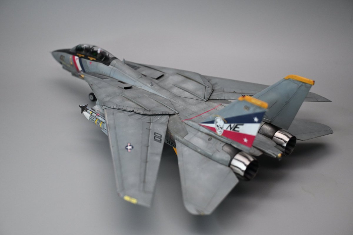 bIFKf4Gf9xJyDG1's tweet photo. #TAMIYA
#TOMCAT
タミヤ 1/72
F-14D トムキャット
バウンティハンターズ完成✨️
前回よりも更にウェザリングを入れて濃淡に差をつけました
パイロットも塗って座らせました
キャノピーは接着するか迷うところ
タミヤは接着しなければ開閉を自由に選べるから良いよね♪ https://t.co/Hhl79HqHoz