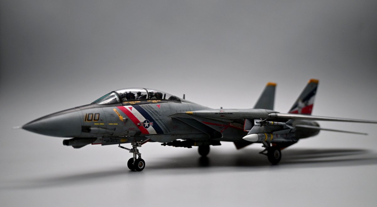 bIFKf4Gf9xJyDG1's tweet photo. #TAMIYA
#TOMCAT
タミヤ 1/72
F-14D トムキャット
バウンティハンターズ完成✨️
前回よりも更にウェザリングを入れて濃淡に差をつけました
パイロットも塗って座らせました
キャノピーは接着するか迷うところ
タミヤは接着しなければ開閉を自由に選べるから良いよね♪ https://t.co/Hhl79HqHoz