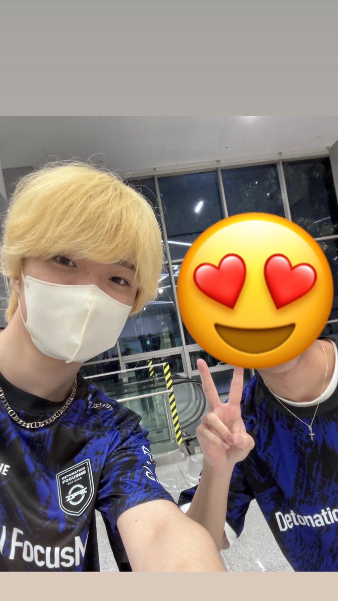 tmknfps's tweet photo. 昨日韓国でvct初現地観戦した‼️
惜しくて負けちゃったけどずっと叫んでてまじ楽しかった！
Meiyさんに認知してくれてたしツーショもサインもありがとう😍 https://t.co/cWWAUXK5ei