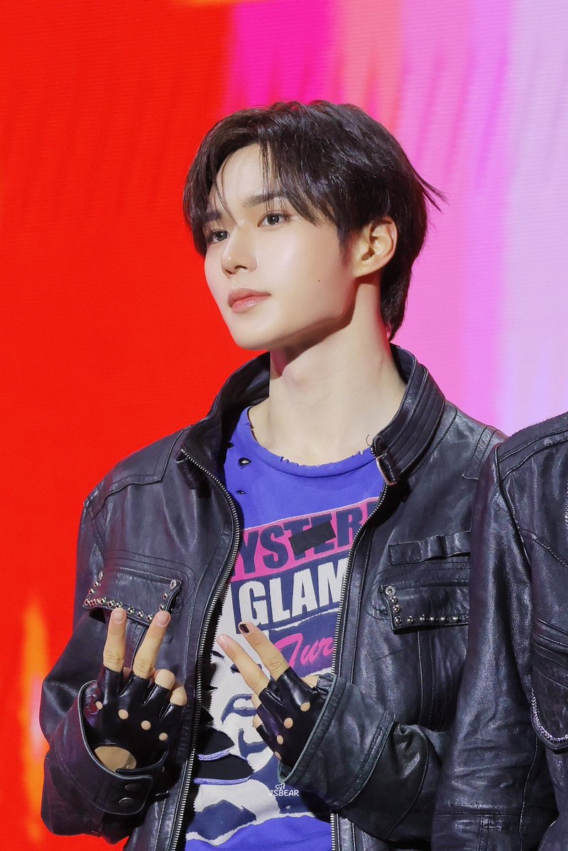 jsbear1120's tweet photo. 260725 KMA

🖤

#준서 #JUNSEO 
#알파드라이브원 #ALPHADRIVEONE #ALD1 https://t.co/z8wLrBWjCZ