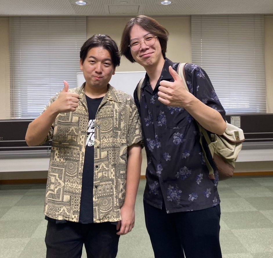 tengoku_shakai's tweet photo. 劇団在りが欲し様のワークショップに参加してみました。写真はゲストの神崎さんです
受講者が逆立ちを披露する最高のワークショップでした！　古家 https://t.co/veCeyFSply