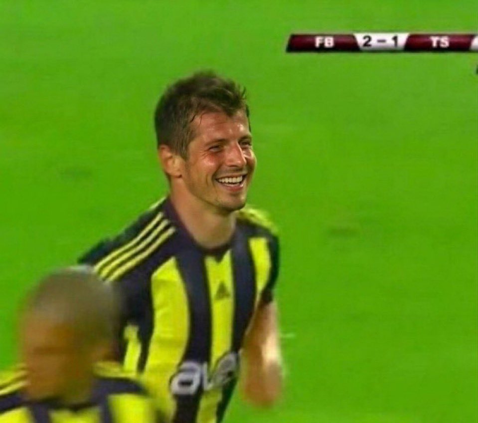 staydef's tweet photo. @kosan10n ismail hocamın sizin gibi dinozorcu kamillere galibiyet serisiyle çakozlayacağı akla geldikçe böyle oluyoruz https://t.co/GC1rgsBaFO