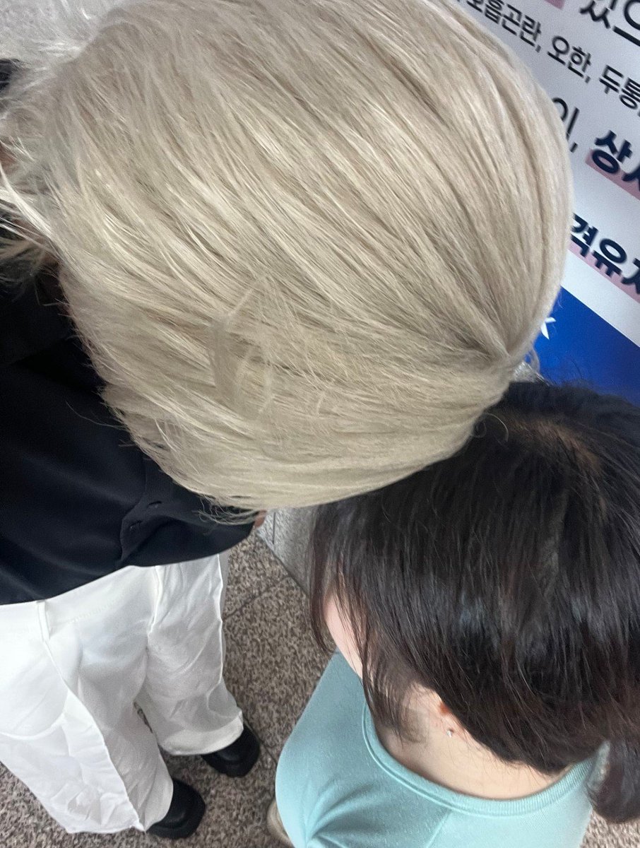min_jjyang_02's tweet photo. 사실 야르태주씨랑
머리박치기하고놀앗읍니다
이긴건 저엿읍니다^^ https://t.co/Wel8kWVFsT