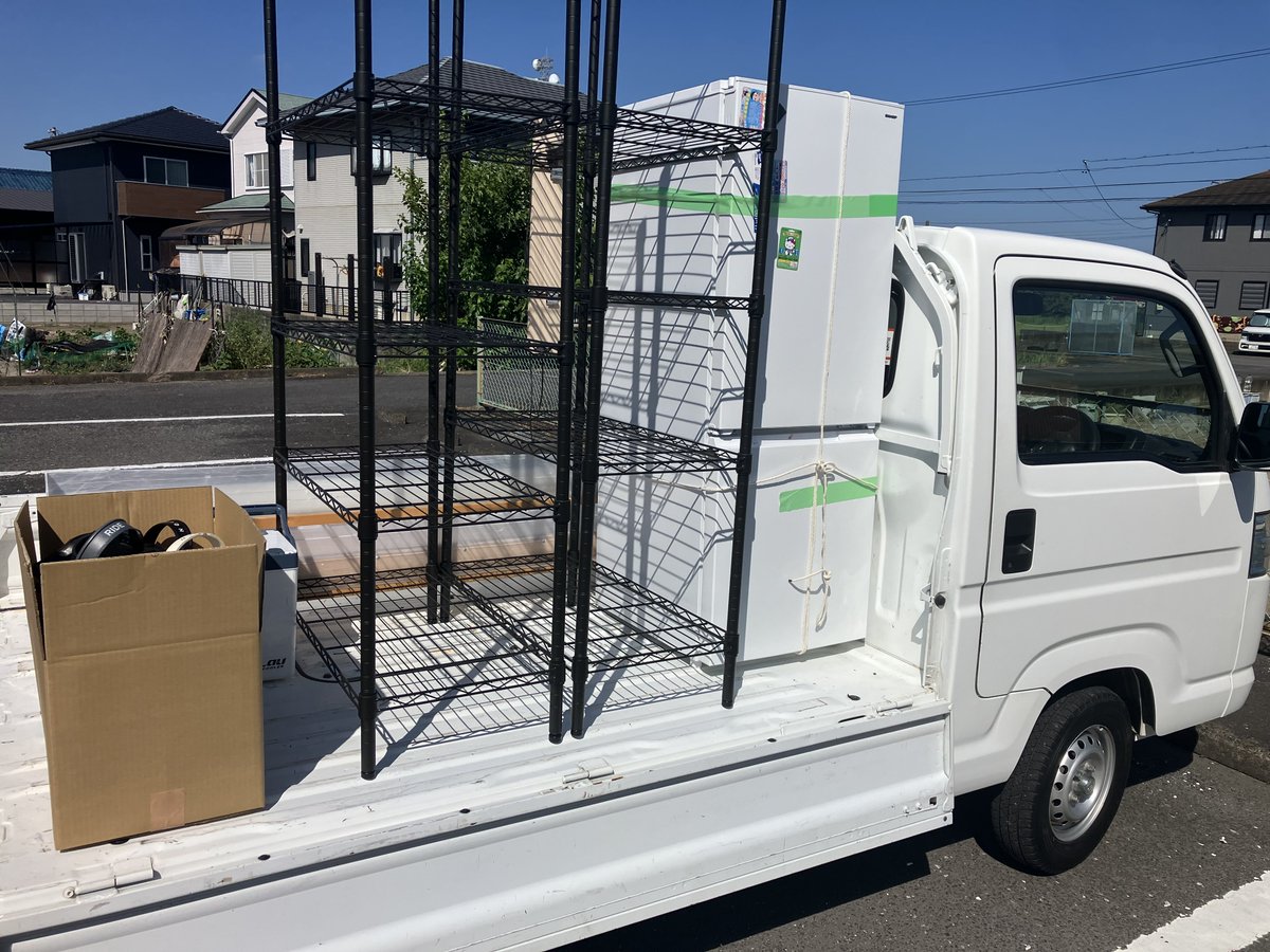 Radishsan's tweet photo. 冷蔵庫2階から下ろして引っ越し先(2階)に運ぶの一人でやってたら腰が爆散した https://t.co/4tnYctcIB9