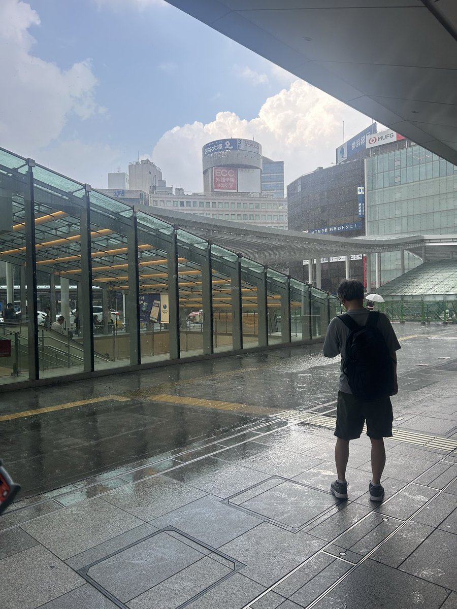 3rlY7's tweet photo. 晴れてたけど大雨と落雷きた😖 https://t.co/2dVGEljGup