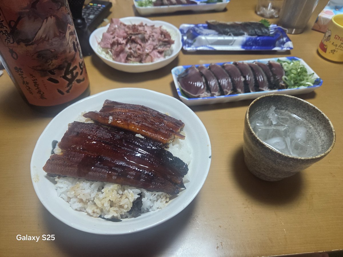salmon_heads's tweet photo. 今夜はうなぎ。 https://t.co/i2g4KeK9Dm