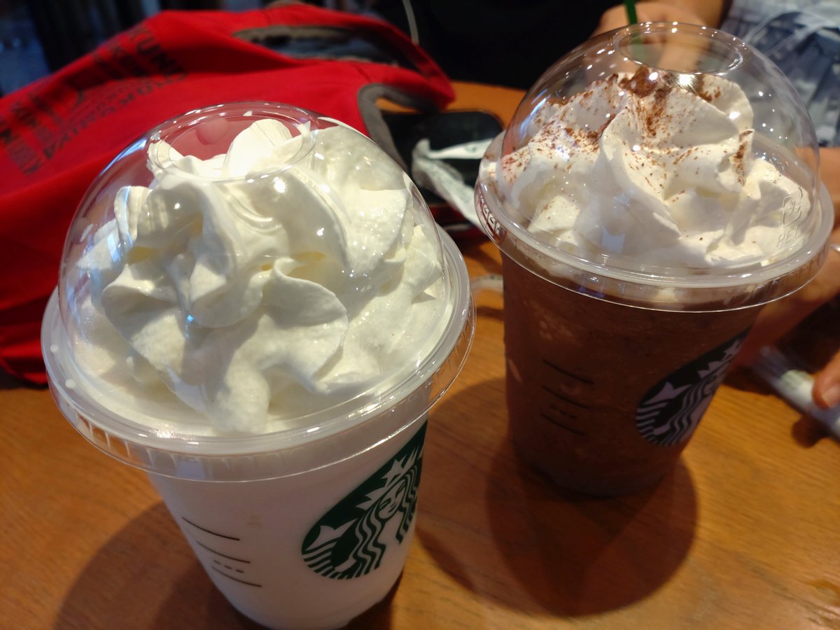oneday600ml's tweet photo. スターバックス

クリームフラペチーノ
ダークモカチップフラペチーノ
合計1221円

突然の雷雨には気をつけましょう⚡️ https://t.co/gfnhyEUP3k