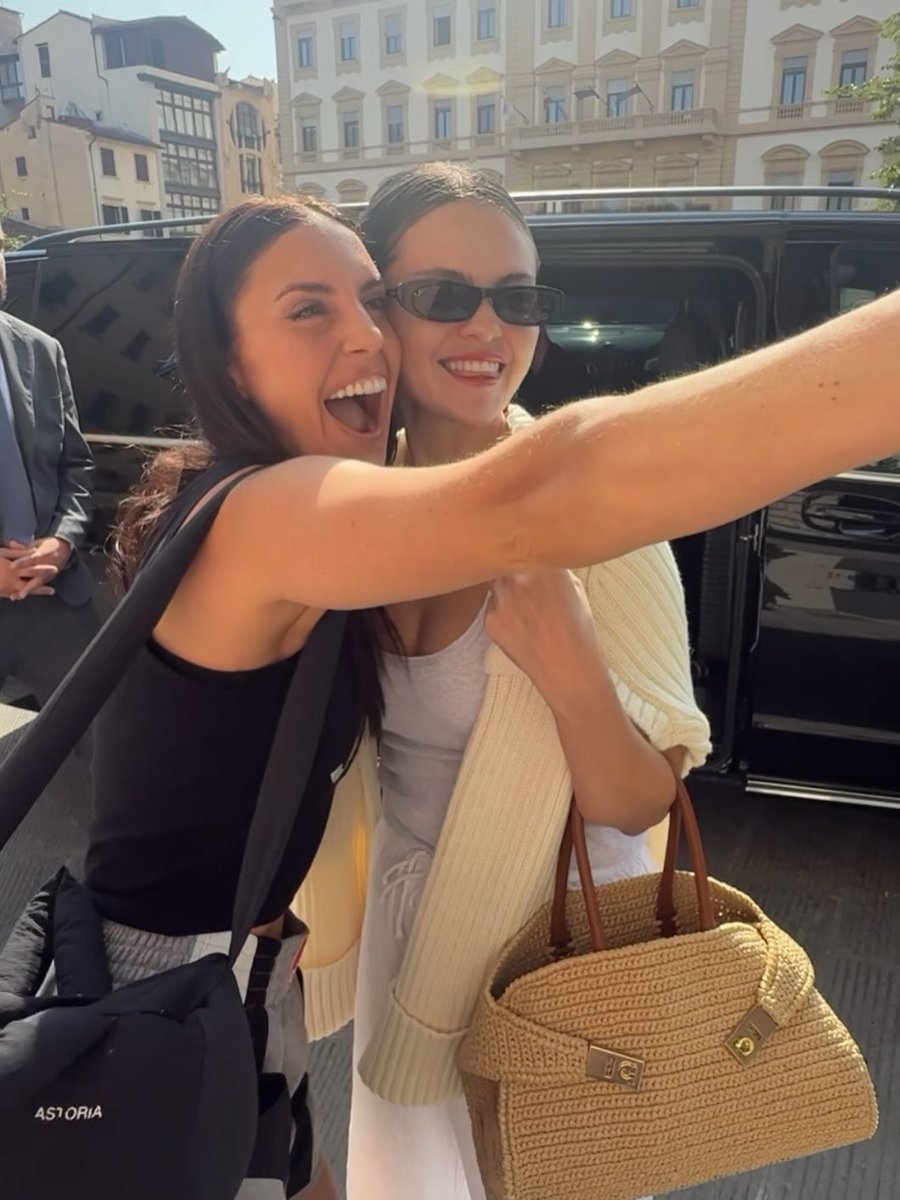 WorldwideSelG's tweet photo. Selena Gomez with a fan in Florence, Italy https://t.co/6dt5VFU1eW