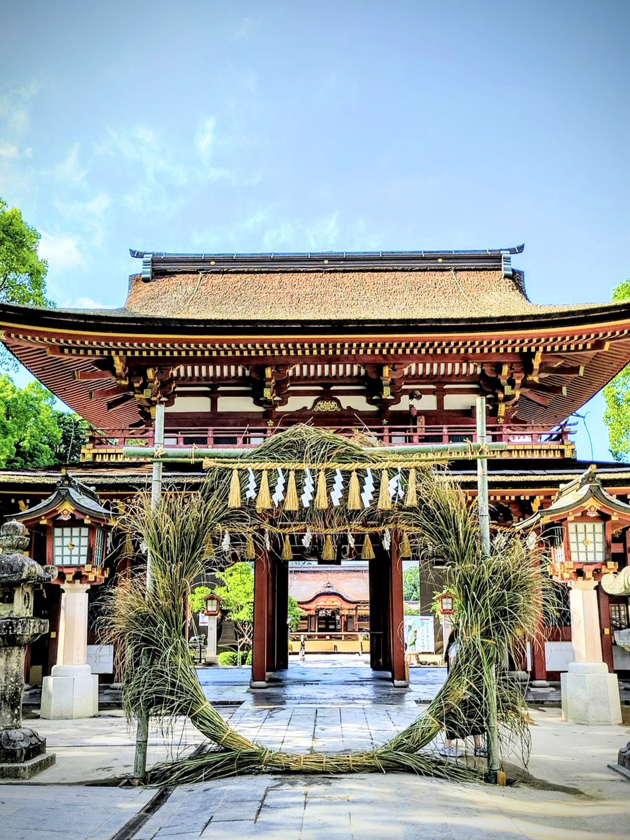 fujigocoX's tweet photo. 天神様の日に朝拝に参列し茅の輪をくぐりよもぎ入り梅ヶ枝餅を食べた私はもう無敵です💪

#太宰府天満宮 https://t.co/GPnPezVwtb