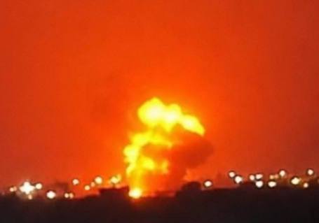 China_V7's tweet photo. 🚨The Yemeni ballistic missile wave targeted:
Yanbu (Eastern-West Pipeline)
Jazan (Aramco)
Khamis Mushait (Khalid Air Base). https://t.co/jbiGpyPf5O
