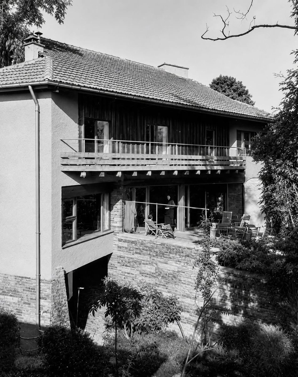 TRES60Blog's tweet photo. Casa Moll, Grunewald, Berlín. Proyectada en 1937 por Hans Scharoun. https://t.co/O4idr78v3r