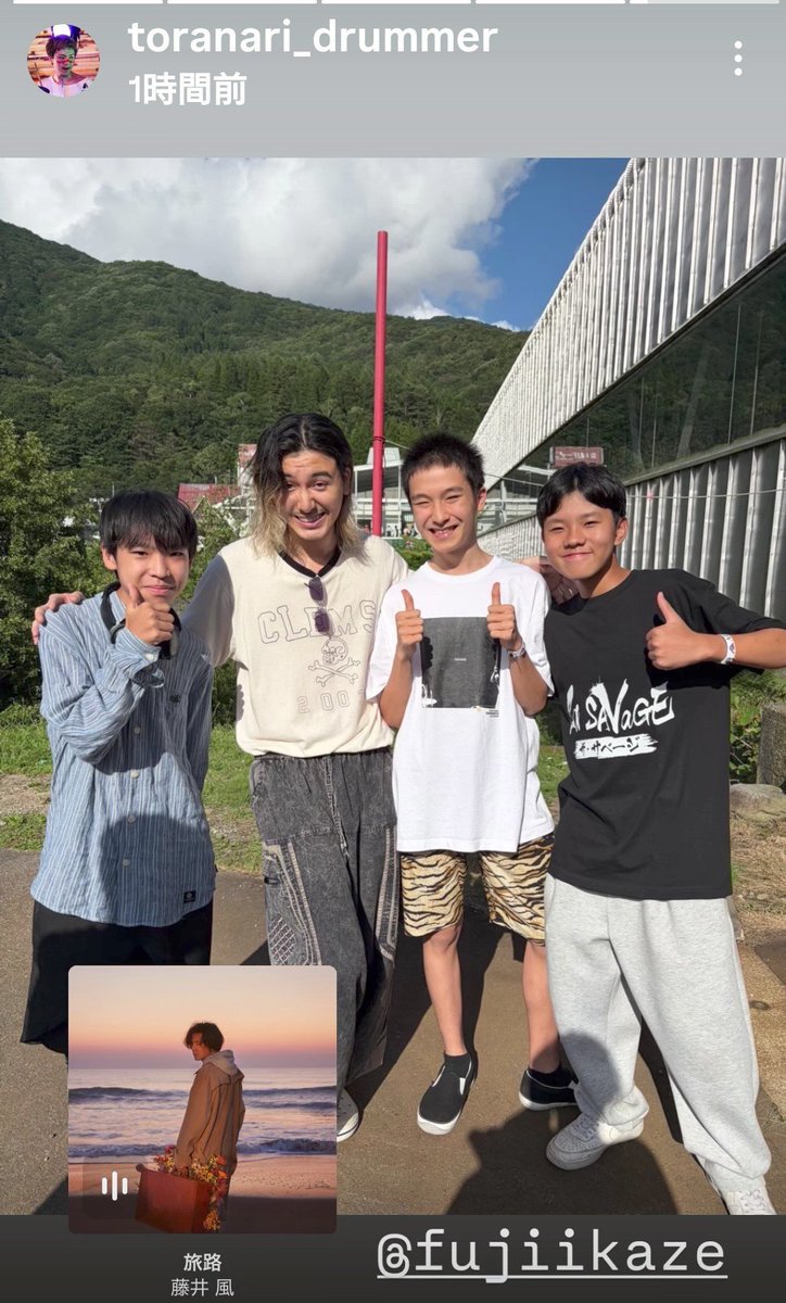cona_kaze's tweet photo. 話題の中高生バンドと写真に映る風さん🍃
若者達よかったね～✨
https://t.co/66v3m0jJZu
https://t.co/D3E9QzKahO
#fujirock #フジロック
#fujiikaze #藤井風 https://t.co/9v8aFjaSuN