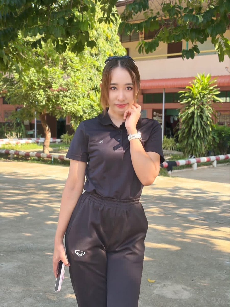 LoveAss66879775's tweet photo. ครูนิด  น่าดมทั้งข้างหน้าและข้างหลัง
#ชุดพละกางเกงวอร์ม https://t.co/l1MVb8vfhZ