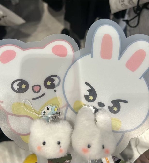 l025_1ee's tweet photo. 入場特典のうちわ可愛すぎる🥺💕 https://t.co/QBTqeWRAQq