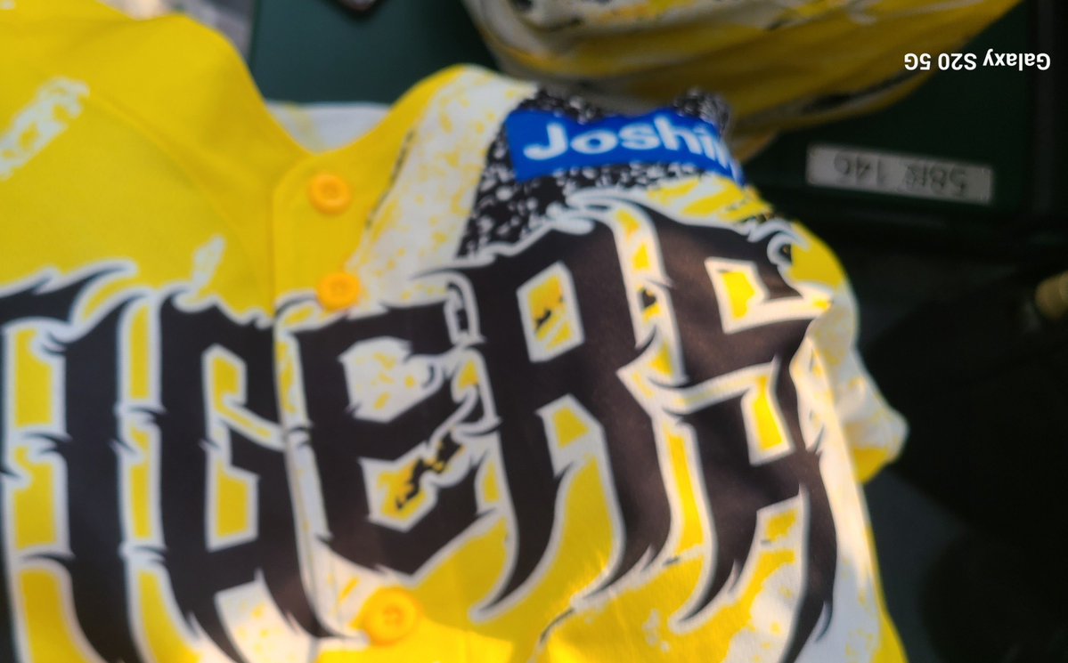 esu_ryuji's tweet photo. 今年も大切な友人と甲子園🐯
絶対勝ってね‼️ https://t.co/rJ2WWziS9m