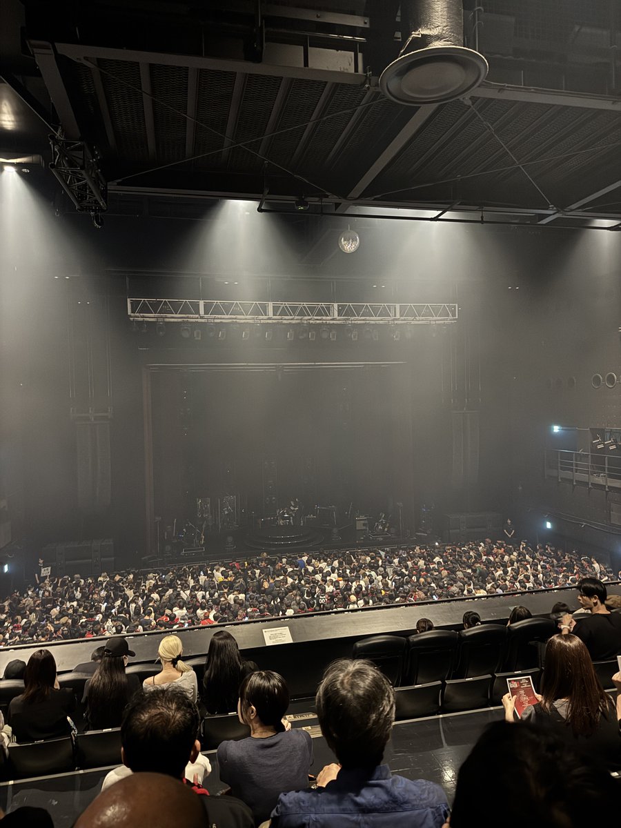 TS09969593's tweet photo. 今日は2階席でゆっくりと、、、
楽しみます〜！！🐾
#ReoNa 
#DeTOUR動脈 https://t.co/5QrrSeseyV