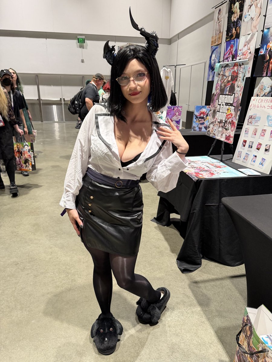 PewPewBob1's tweet photo. Cool cosplays I saw while at offkai https://t.co/8XN3WCCM1y