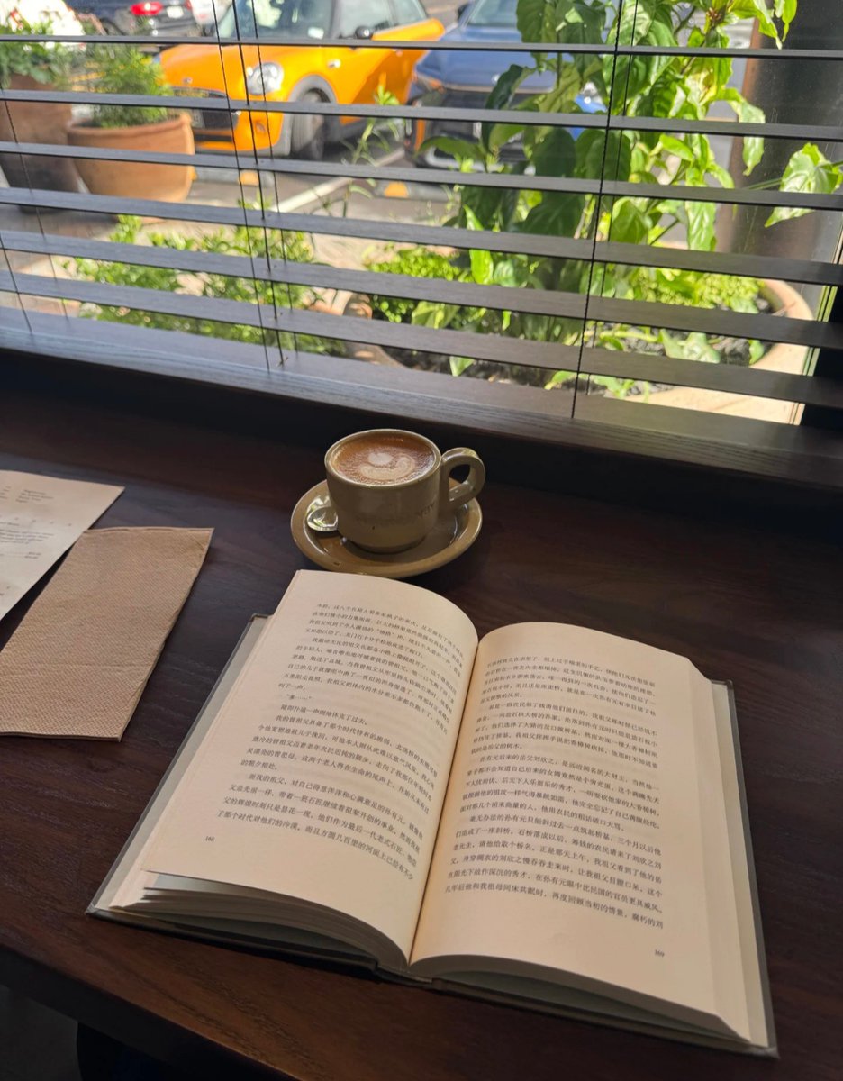 QoxAfA9NnkgT5AM's tweet photo. Just finished this incredible book that made me stay up all night turning pages—each chapter a new thrill for book lovers! https://t.co/tzaVcYPnUv