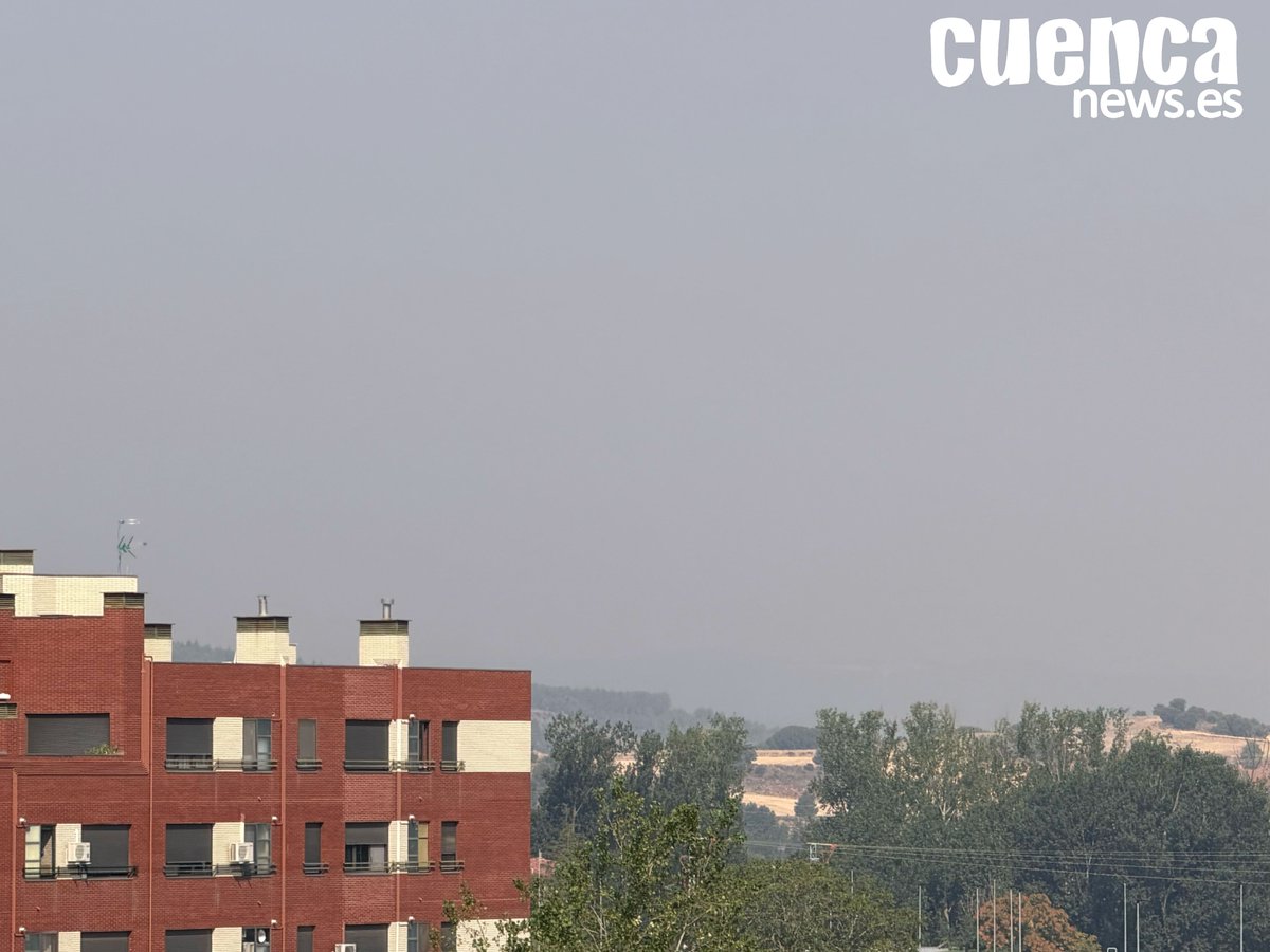 cuencanews's tweet photo. El humo del incendio de Madrid llega a Cuenca y se deja notar en la capital #IncendiosForestalesEspaña  https://t.co/Xep9zfZ6Bl https://t.co/XkLS3R0MgD
