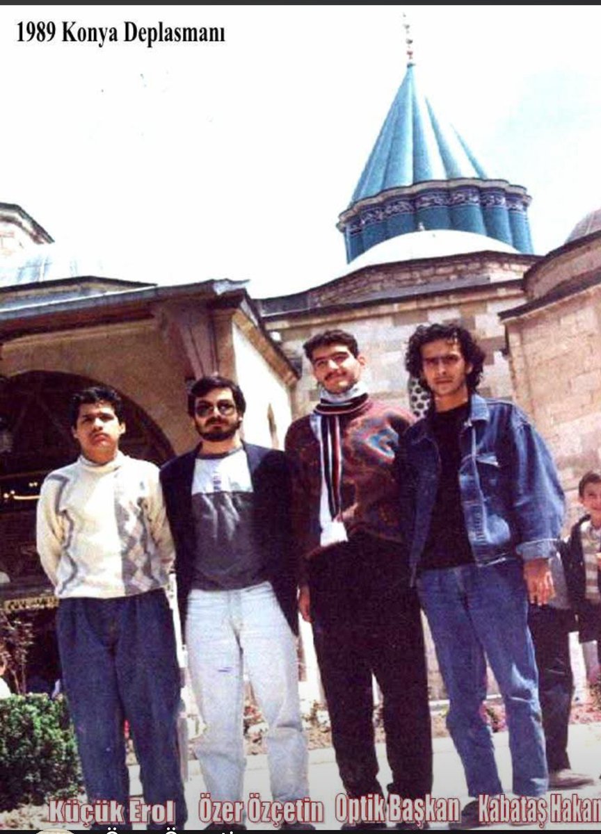 ozerozcetin's tweet photo. 37 sene olmuş 
Rahmetli Optik
Rahmetli Kabataş 
Allah ömürler versin küçük Erol https://t.co/3JcCAlsOKG
