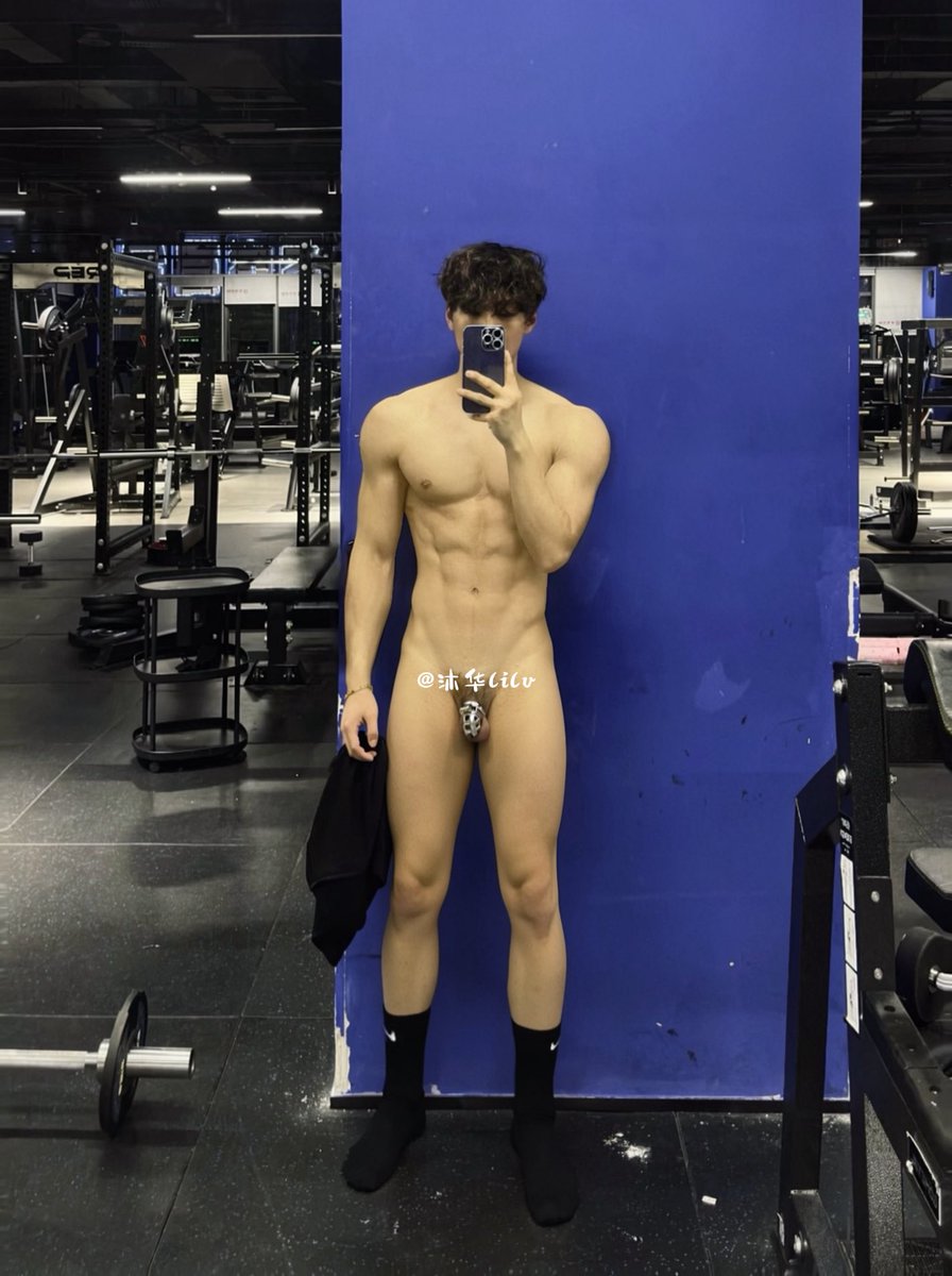 fengzhuhuaxdr's tweet photo. 怎么肌肉越来越大，鸡巴却越来越小
#反差  #男菩萨 #健身房 #暴露  #锁狗 https://t.co/5By3Pw0msn