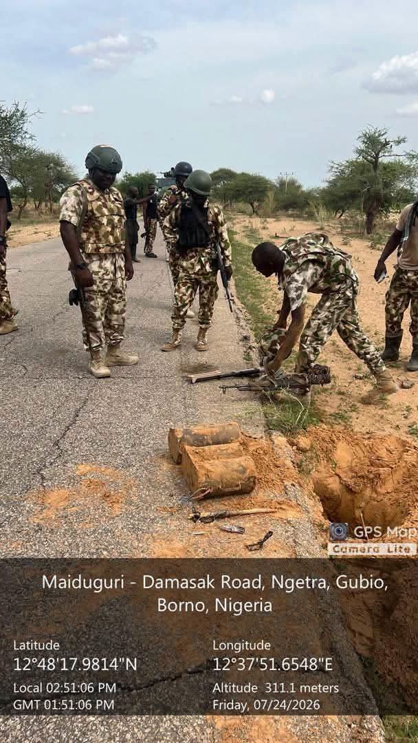 Armylucifer001's tweet photo. Take a look 👀 at the IED Boko Haram planted against the Nigerian 🇳🇬 soldiers .

Thank God the EOD team detected it 🙏 https://t.co/RAO4yNmZ3C
