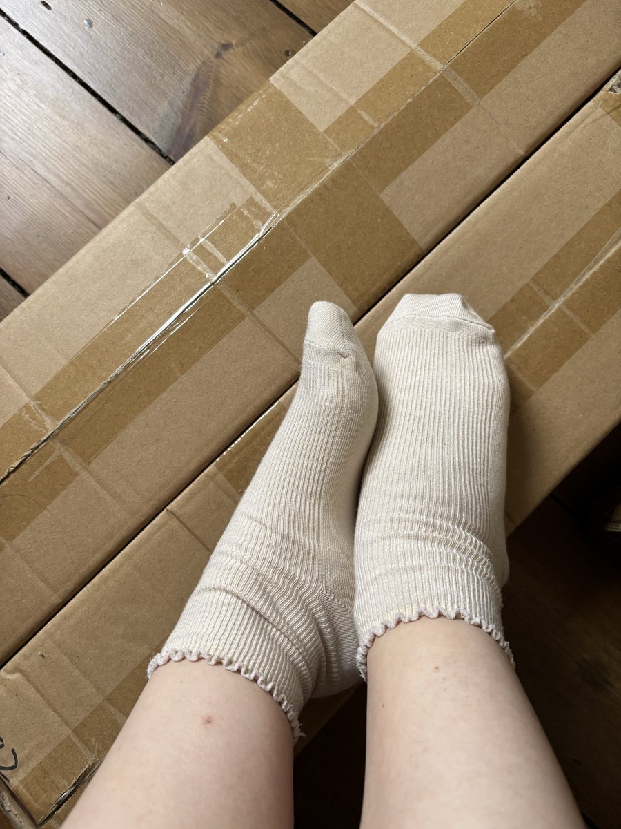 Apples1066's tweet photo. Spent a whole day walking around London in these socks. Selling them if anyone is interested. https://t.co/Mr6qe0CHPc