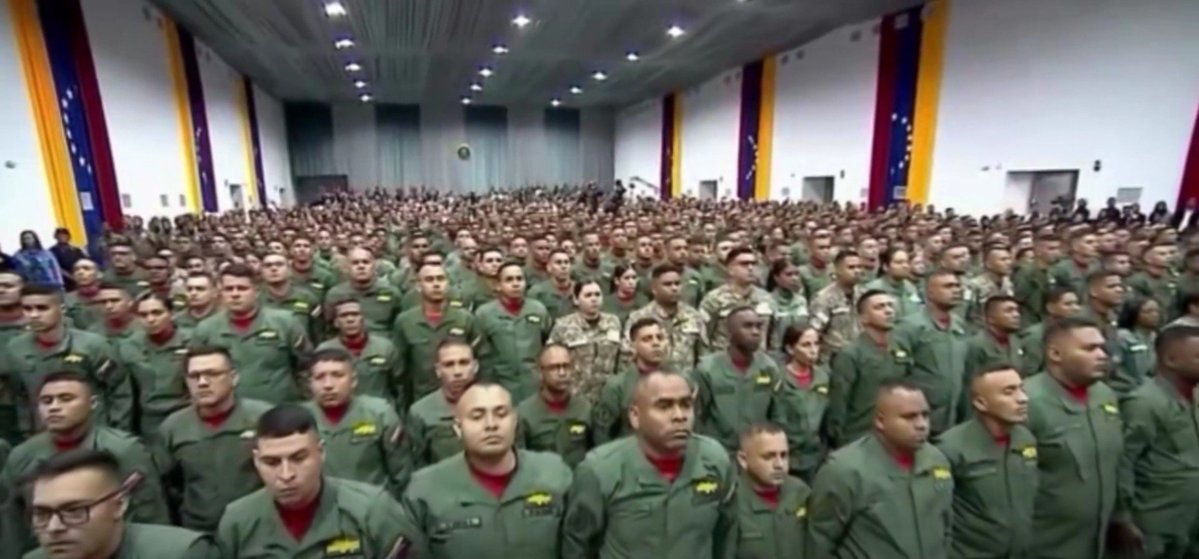 AlemCorreia2's tweet photo. Desde mi punto de vista, esta es la "VERGÜENZA MÁS GRANDE" que puede tener un #Venezolano
 
Estar uniformado de cualquier  MIERDA de las #FFAA (verde,blanco,azul) todos son UNOS MALDITOS COBARDES RENDIDOS A UN MALDITO RÉGIMEN ASESINO, asquerosos de mierda payasos https://t.co/bUlkd293tW