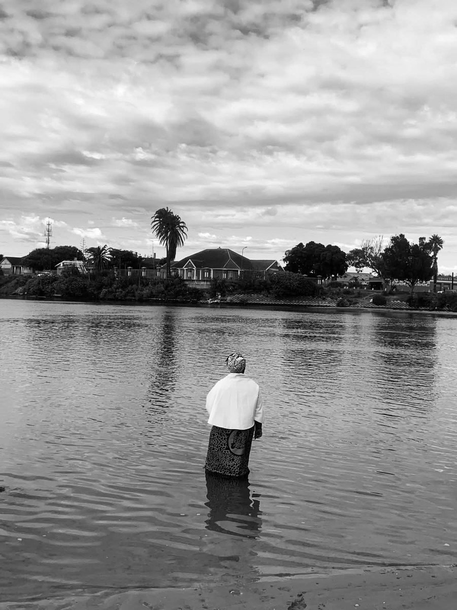 theseerheals's tweet photo. Thokozani 🙏🏾

If only clients truly understood the sacrifice that happens before I even take you to the water.
Before I can cleanse you, I first have to cleanse myself.

I pray. I fast. I discipline not only my body, but also my heart and my mind. My spirit has to be settled. My thoughts have to be pure. My intentions have to be clean. I cannot carry my own burdens while asking the water to help carry yours.

The moment I agree to cleanse you, you become my responsibility. That is something I never take lightly.
One thing we often underestimate is water. Water is not just water. In many African spiritual traditions, water is sacred. It represents life, purification, healing, renewal, and release. It is approached with humility and respect.

You don't simply arrive at a river, dam, stream, or ocean and walk in as if you're entering your own home or kwa Zodwa's tavern. There is a process. There is respect. There are prayers. There is gratitude. You ask for permission, and when your work is complete, you say thank you.

Respect must come before receiving.
Every body of water deserves to be approached with reverence, no matter how small it may seem.
People often think a cleansing is just another ritual that instantly makes problems disappear. But very few stop to think about the person performing the cleansing. Their spiritual condition matters too.

If the healer is spiritually unprepared, emotionally unstable, or working outside of what they truly understand, the work can be ineffective or even leave the person more burdened than before.
That is why I always remind people: not every cleansing is the same.
There is no "one-size-fits-all" in spiritual work.

Every person carries a different journey. Every person has different ancestral guidance. Every person has different spiritual needs.
What works for one person may not be what another person needs.

I repeat this often because it is important: not every person requires muthi, and not every person requires animal blood. Spiritual work should never be based on trends or assumptions. It should be guided with wisdom, discernment, prayer, and respect.
I am speaking from my own path and my own calling. I cannot speak for how every spiritual healer works.

So I encourage you pray for the person who is cleansing you. Pray that they are spiritually clean, emotionally grounded, and guided with integrity. Pray that they do not carry pride, anger, jealousy, or confusion into sacred work.

Nothing is more painful than trusting someone with your healing, investing your money, and later discovering that things were done carelessly or incorrectly.
Healing deserves patience. Healing deserves respect. Healing deserves truth.
For me, water is more than a place.

It is where burdens are surrendered. It is where tears become prayers. It is where the soul exhales. It is where the spirit is reminded that healing is possible.
Sometimes the water is freezing cold, and yes... you'll probably scream! 🤣🥶

But beyond that moment, my prayer is that you leave behind what has been weighing on your heart and walk away feeling lighter in your spirit.
Never underestimate the power of approaching sacred work with humility, wisdom, and respect. Healing is not a performance—it is a responsibility.

Chosi Camagu Gogo Sifiso 🙏🏾 
The Medium 📿