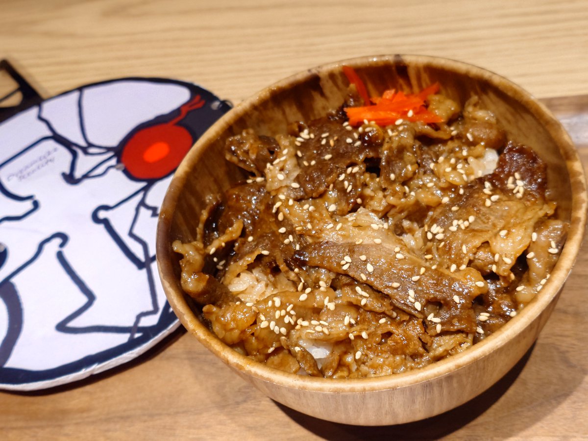 koneyako's tweet photo. まずは会場で腹ごしらえ
対戦を観ながらカルビ丼
#まくぎる https://t.co/exBybpd1Xd