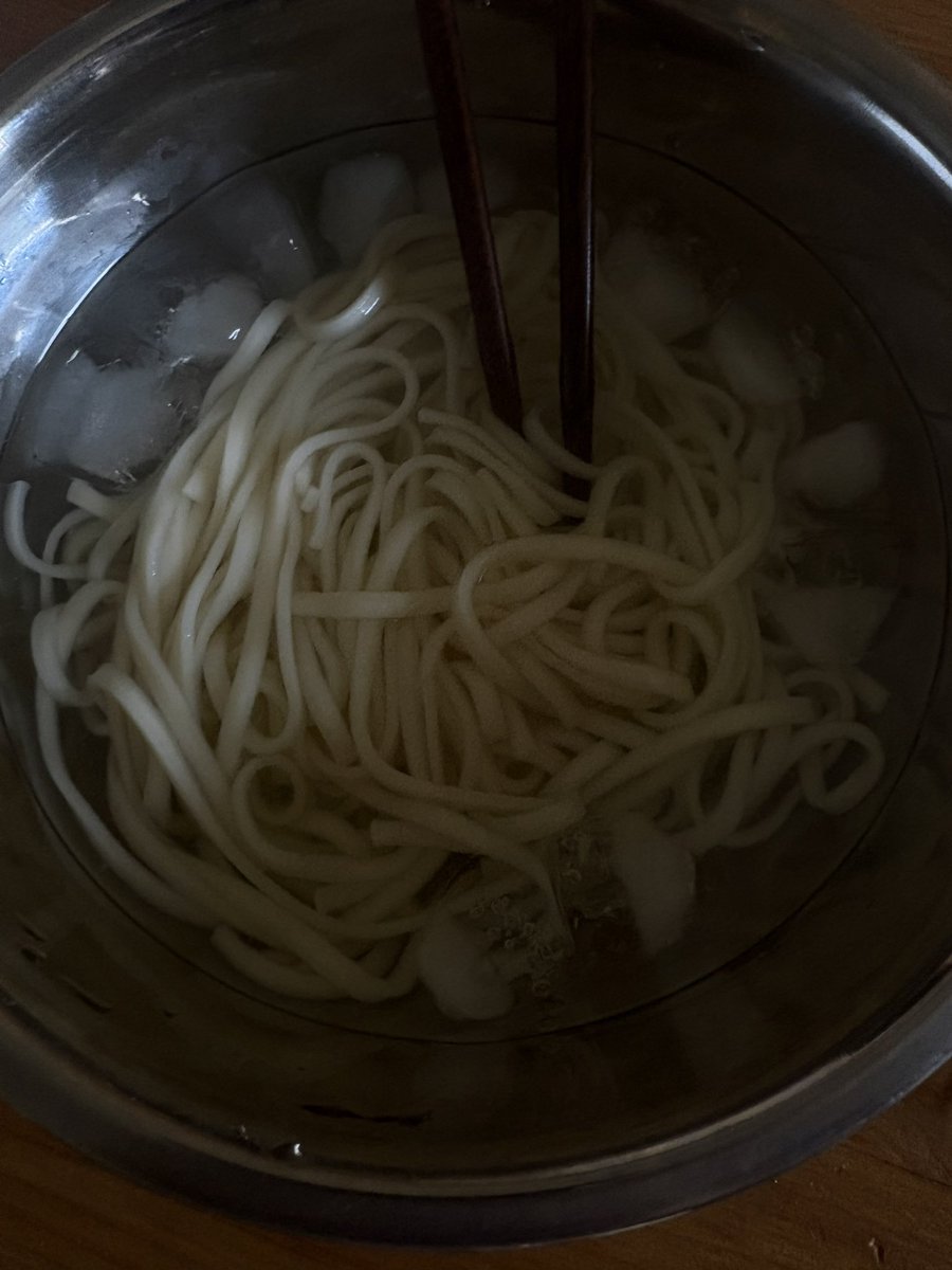 rd_uqa's tweet photo. 世の中のお父さん
夏の土曜日のワンオペ
昼ごはんはこんなもん
洗い物をどれだけ減らすか
考えるやつ https://t.co/XdMtZhc0gz