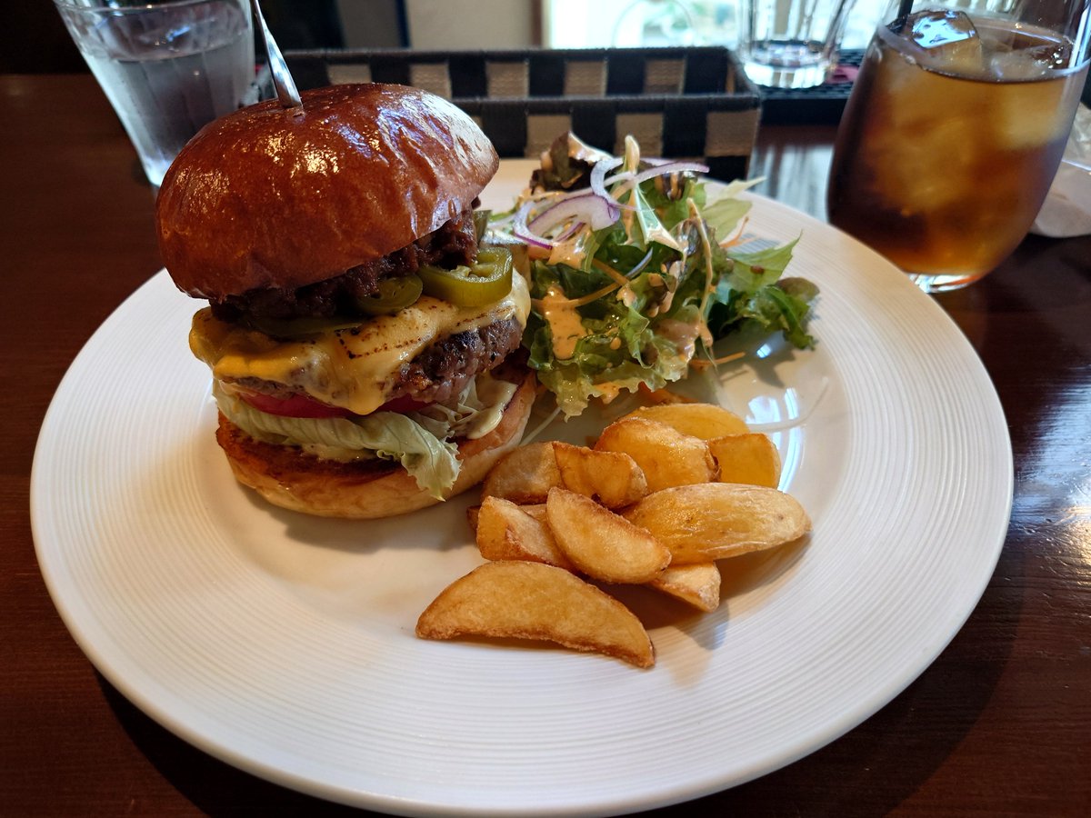 Sabinuki_'s tweet photo. 🍔🍴😋 https://t.co/WlVtxaHdEn