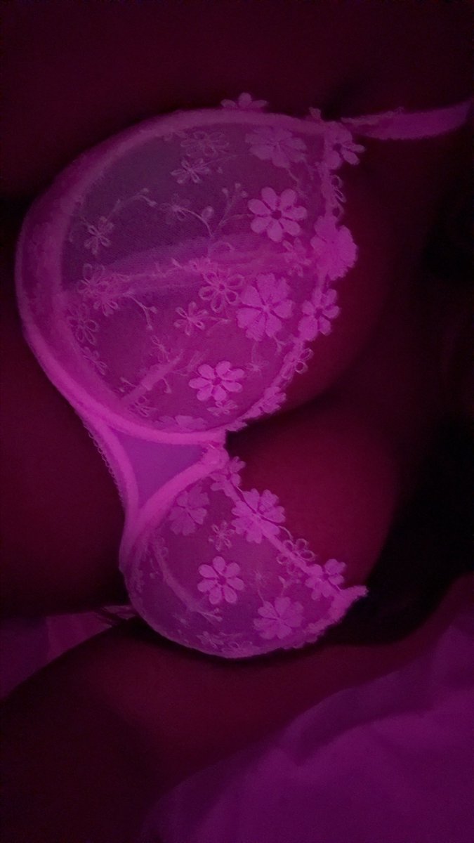 oorticz's tweet photo. is pink my color? ^.^ #cnc #nsfwtwtًً  #egirl https://t.co/9lbZCL6PbR