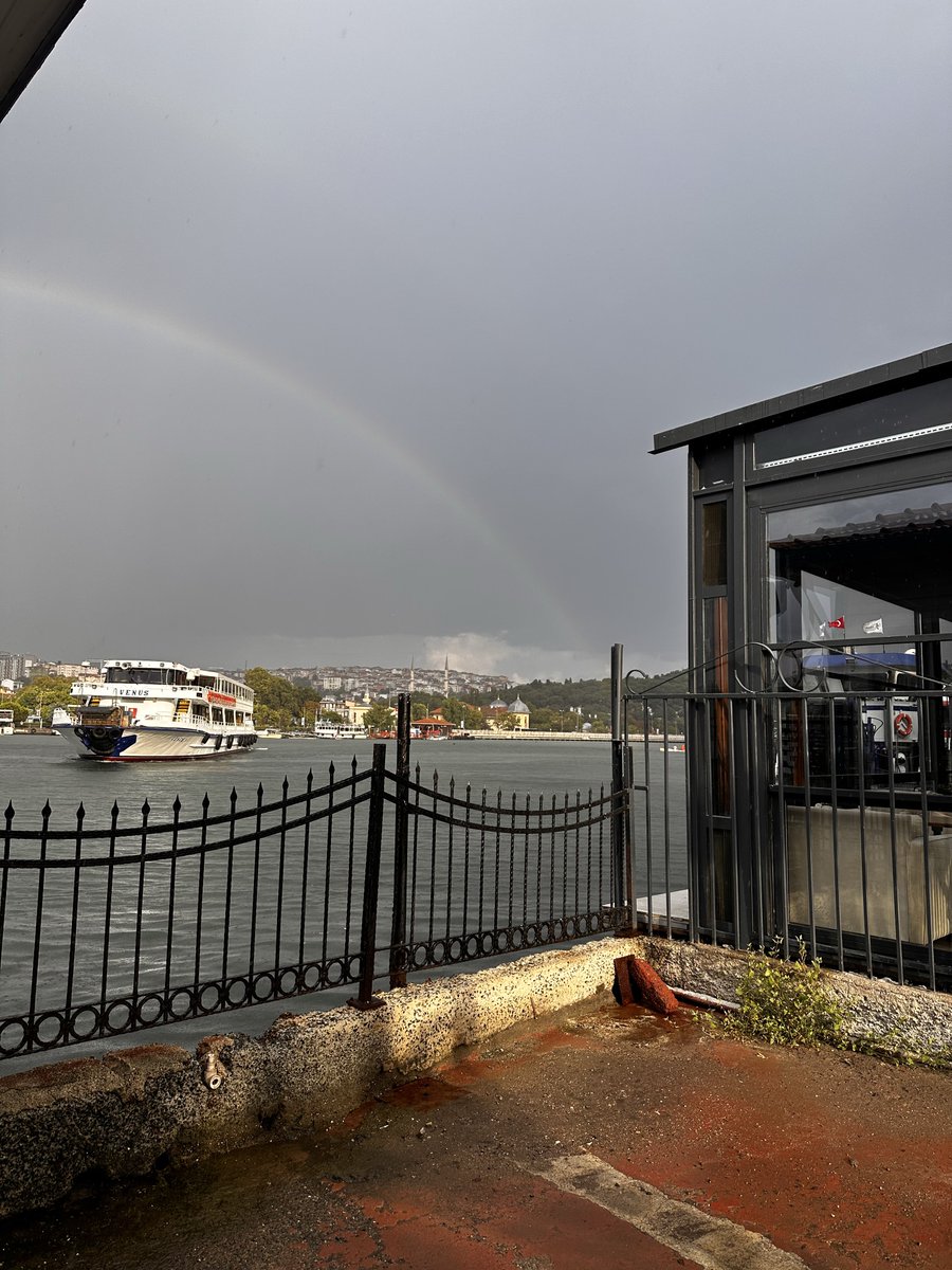 semranarut's tweet photo. 🌈🌈🥰ortası kayıp https://t.co/ynLdMtRmkA