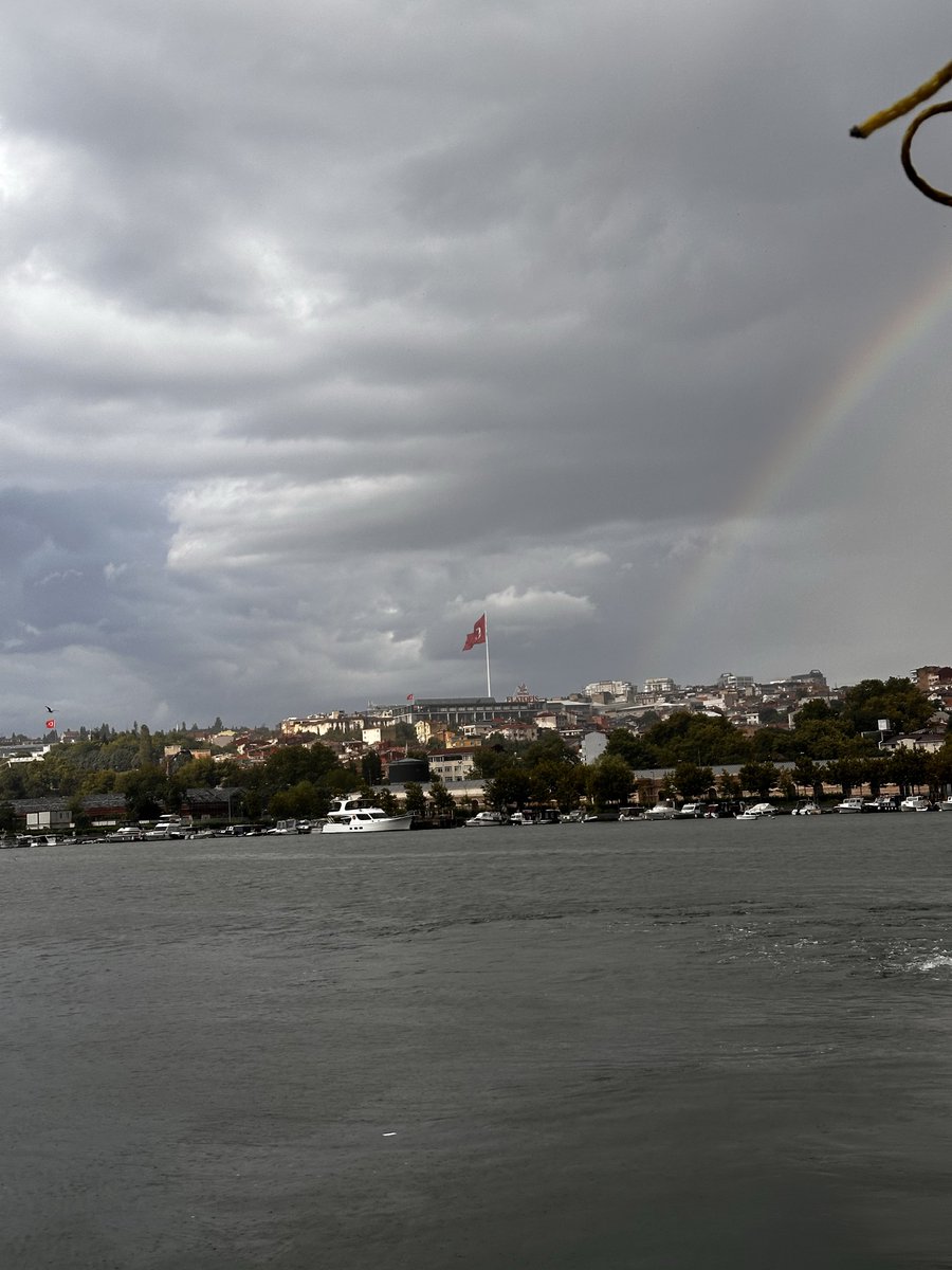 semranarut's tweet photo. 🌈🌈🥰ortası kayıp https://t.co/ynLdMtRmkA