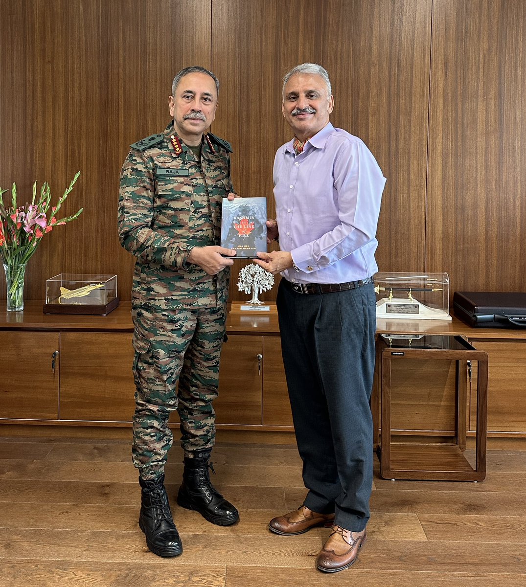 iranjanmahajan's tweet photo. Honoured to present my book, Kashmir in the Line of Fire, to General Raja Subramani, the Chief of Defence Staff and a solid leader who has been a constant source of inspiration & encouragement for  generations. Proud, humbled, and ever grateful. 
#indianarmy🇮🇳 #kashmirinthelineoffire #chiefofdefencestaff #adgpi #kashmir